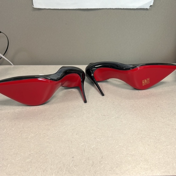 Christian Louboutin Iriza Open-Side Red Sole Pump. Women’s 12. Never worn. - Picture 8 of 9